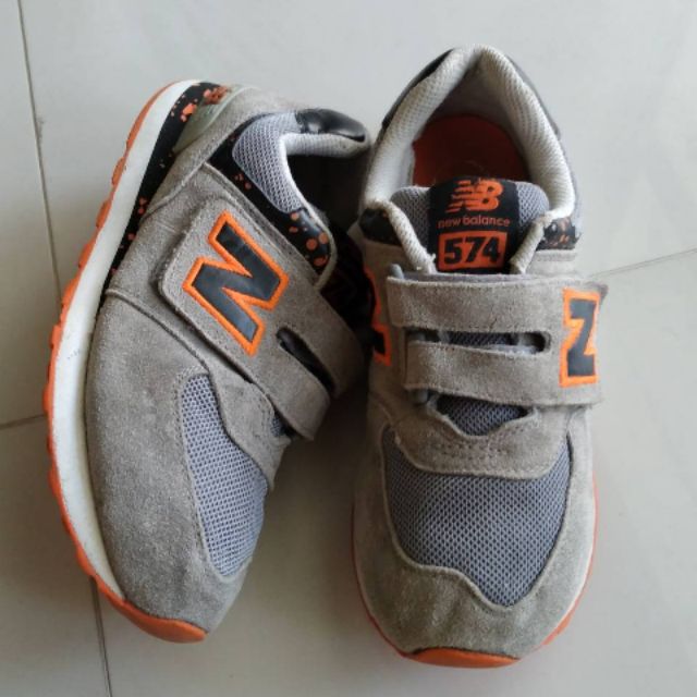 New balance รองเท้าเด็ก ยี่ห้อ แท้ มือสอง เบอร์ 32.5 ราคาถูก สภาพดี