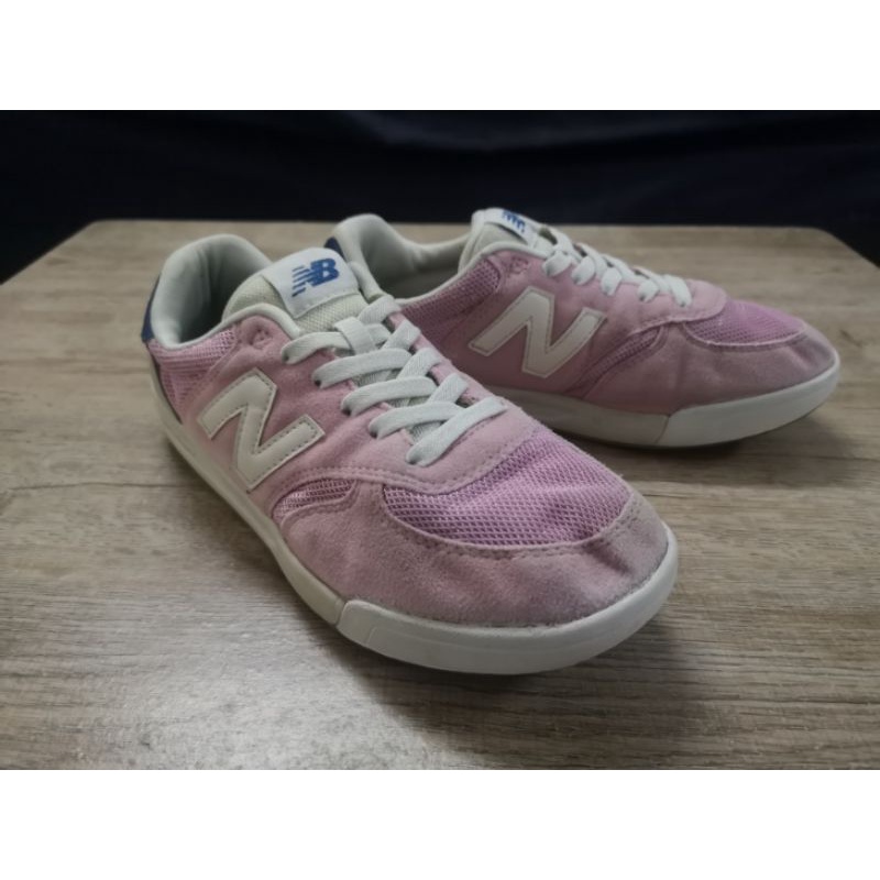 รองเท้าผ้าใบเด็กมือสอง แฟชั่น หล่อๆ ยี่ห้อ new balance สภาพดี ราคาถูก เด็กหญิง ไซส์ 21 ซม.