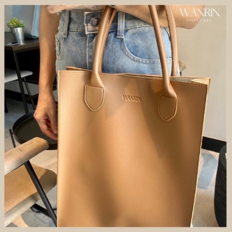 ใส่โน๊ตบุ๊ค 16 นิ้วได้ รุ่น Large Tote Bag กระเป๋าถือใส่เอกสาร A4 ใส่โน๊ตบุ๊ค ไปทำงาน  ใส่ของได้เยอะมาก  สไตส์มินิมอล