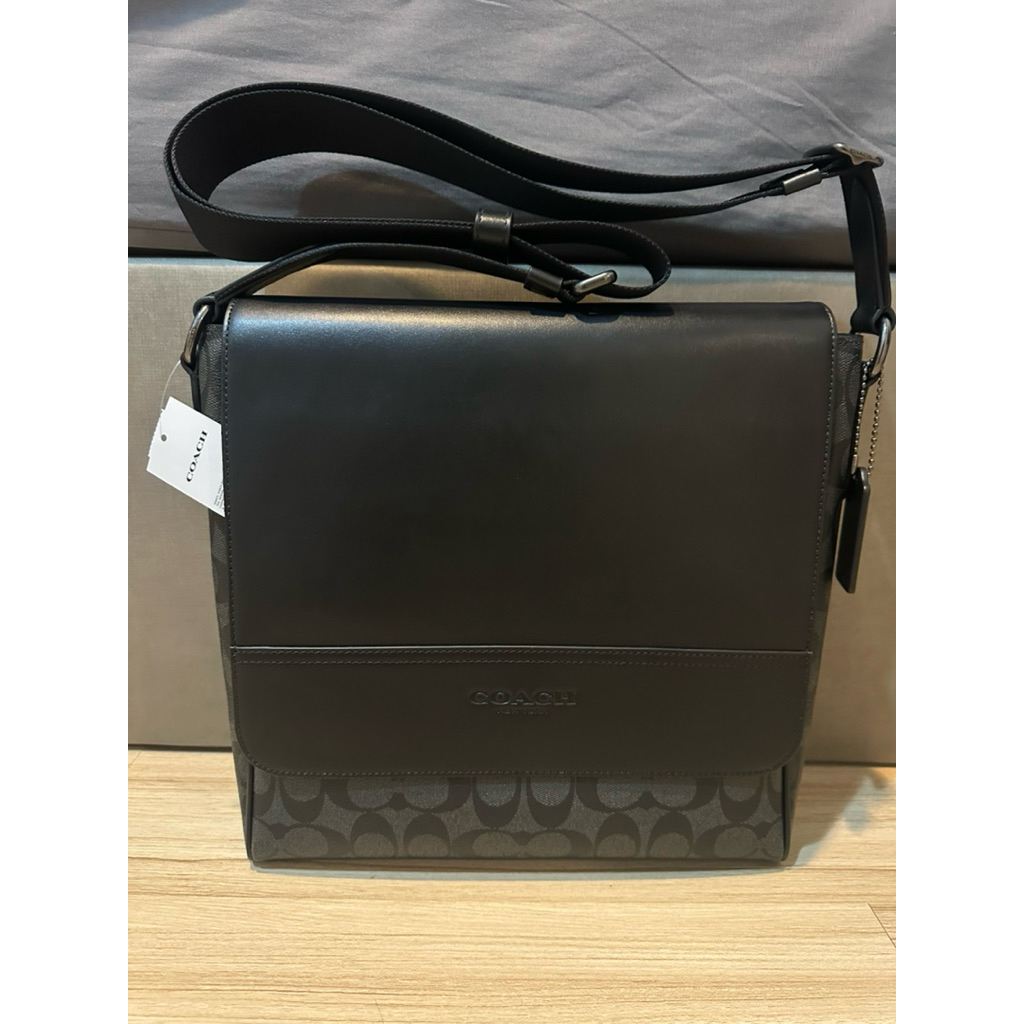 กระเป๋าCoachผู้ชายมือ1ซื้อมายังไม่เคยใช้ส่งต่อราคาถูกๆค่ะ